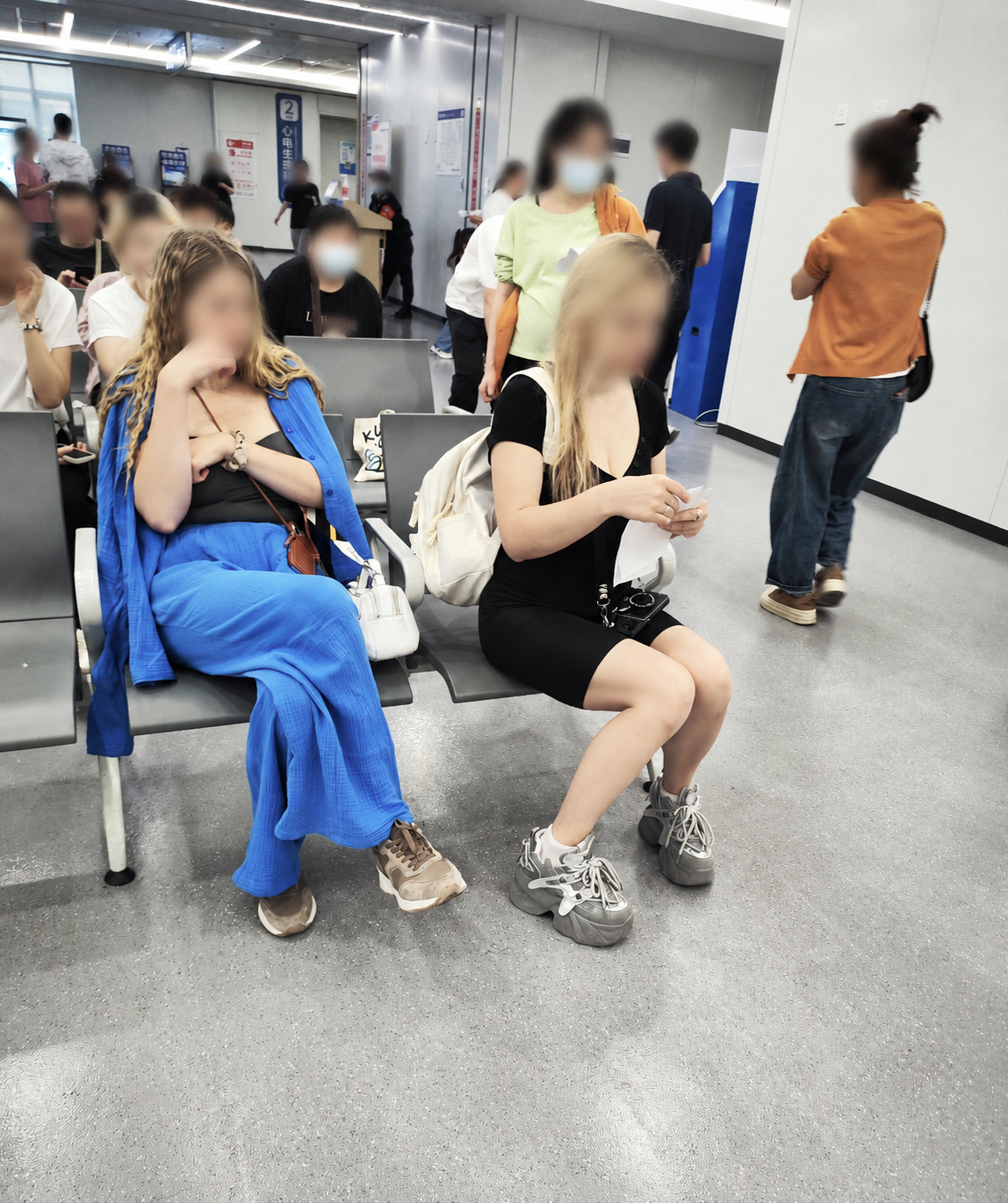 International patient receiving in-person hospital assistance in China